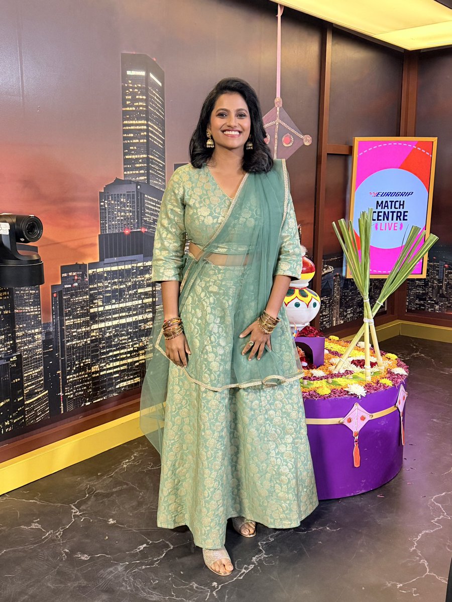 ImVanithaVR's tweet photo. Wishing everyone a very Happy Makar Sankranti ✨🌾
ಎಳ್ಳು–ಬೆಲ್ಲ ಹಂಚಿಕೊಂಡು
ಸಿಹಿ ಮಾತು, ಸಿಹಿ ಬದುಕು 🌼
ಮಕರ ಸಂಕ್ರಾಂತಿ ಹಬ್ಬದ ಹಾರ್ದಿಕ ಶುಭಾಶಯಗಳು https://t.co/iEy1pqCXM5