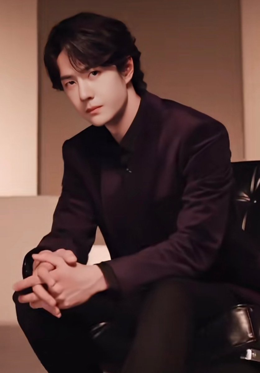 sharjSarah's tweet photo. More Yibo Hotness 😍 https://t.co/boXujh3Pcq