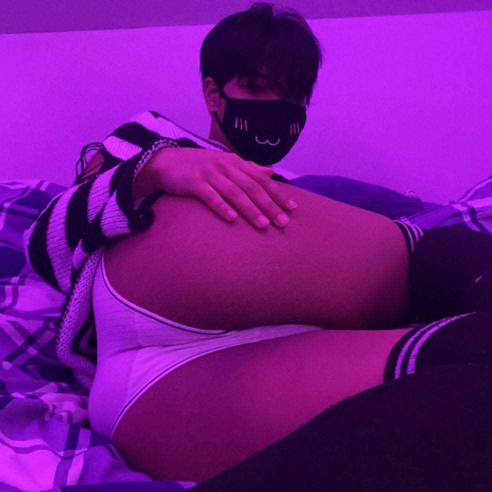 LewdAlty's tweet image. Smash?