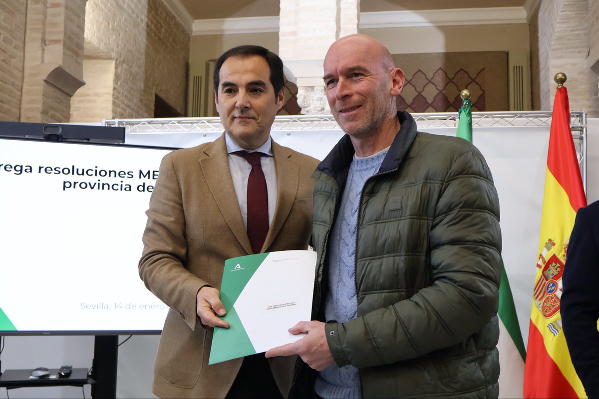 Entregamos en Sevilla las resoluciones de las ayudas MEINFRA que ayudarán a muchos municipios en mejorar instalaciones o servicios que prestan a sus vecinos.

No miramos el signo político. Nuestra única ideología es la mejora de la calidad de vida de los andaluces.