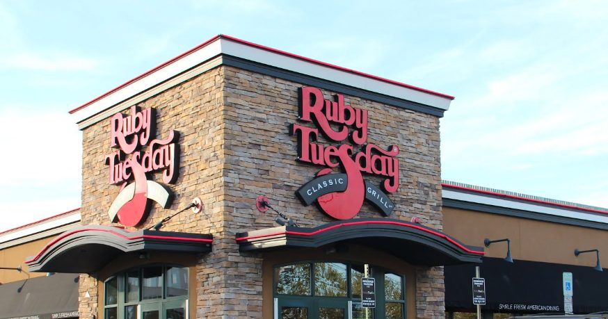 denstarr4's tweet image. (Long Post Warning - Repost if you think it might be of help) @rubytuesday 

So, Ruby Tuesday and a fired manager is the story. Let's jot down the facts we can ascertain about this.

1. This Restaurant was normally closed on Christmas
2. The Corporation asked him to open on…