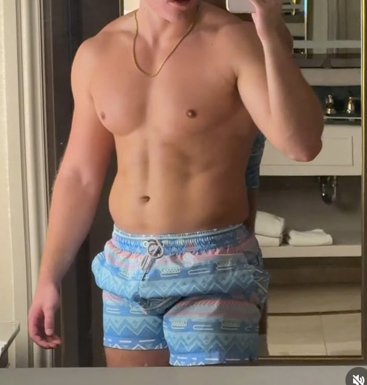 guccipradaprn's tweet photo. Dear god I’ve decided this body type with a hair chest and stomach are what I will next pursue. Plan accordingly. Brown Eyes only. https://t.co/6wzpKi2uus