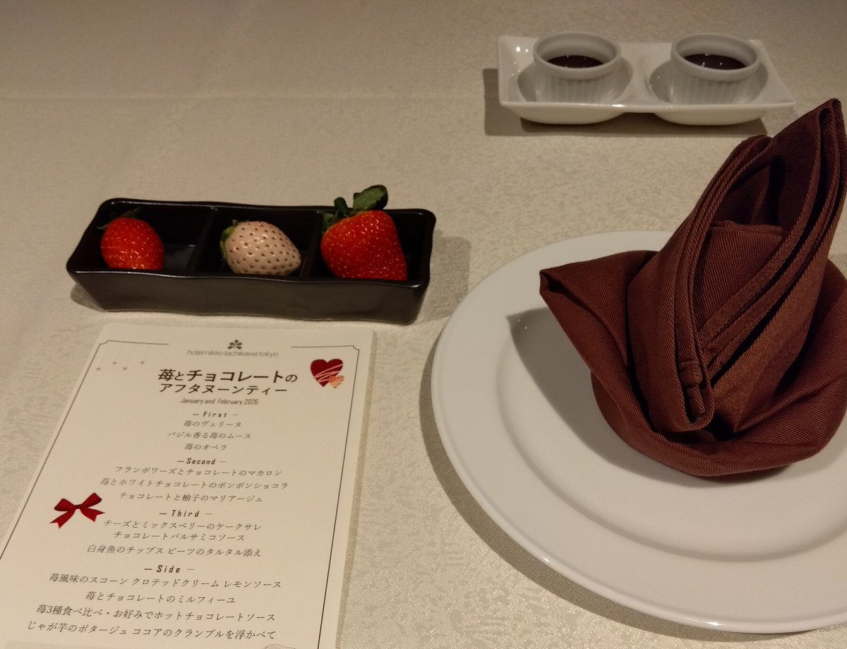 setanami's tweet image. サポ活のない1月🍓苺とチョコレートのアフタヌーンティー🍓年齢問わず女子が喜ぶ組み合わせ💕大学帰りの娘とLevel50母で行ってきました✨笑✨きっかけはCycleという共済組合の冊子でして、いつも眺めてるだけだったのですが💕最高でした✨ #ホテル日航立川東京 #アフタヌーンティー