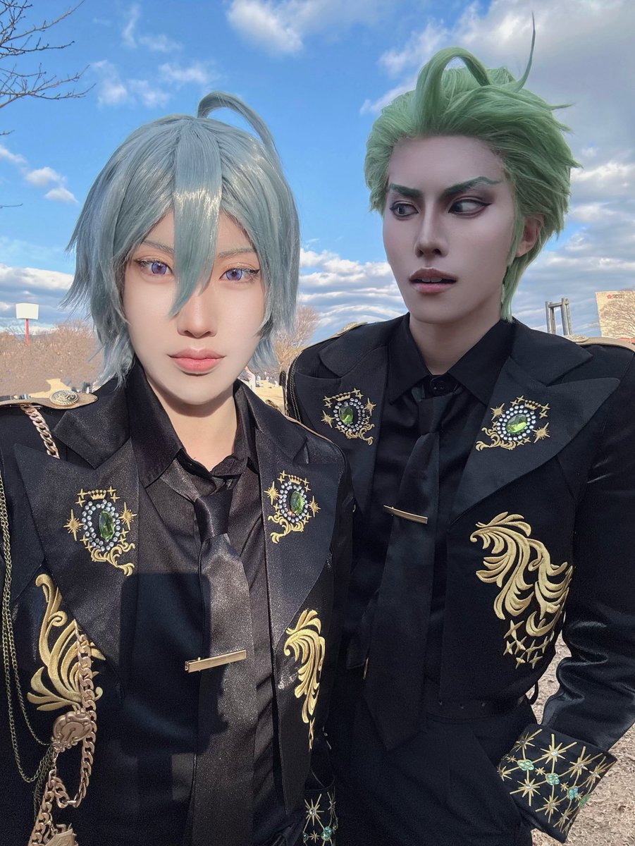 karing0_d's tweet photo. イベントで自撮りしてたらシルバーだけ光ってめっちゃ良い写真撮れたやつwww https://t.co/XBFizH0rLY