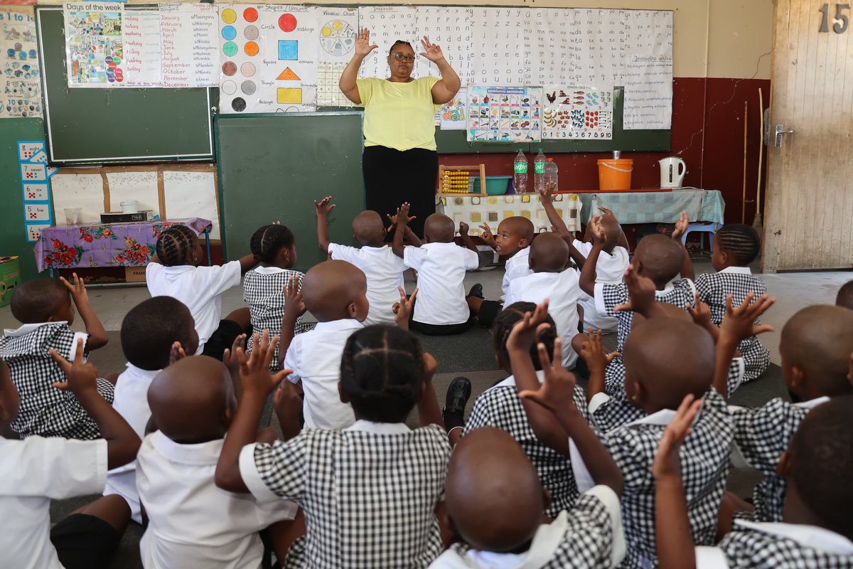 IOL's tweet image. Grade R pupils at Mbalasi Primary School in Umlazi A Section enjoyed classroom activities and counting exercises with their teacher, Nelisiwe Ngidi. iol.co.za
📷: Tumi Pakkies / Independent Newspapers

#MbalasiPrimarySchool #classroom #activities #teacher