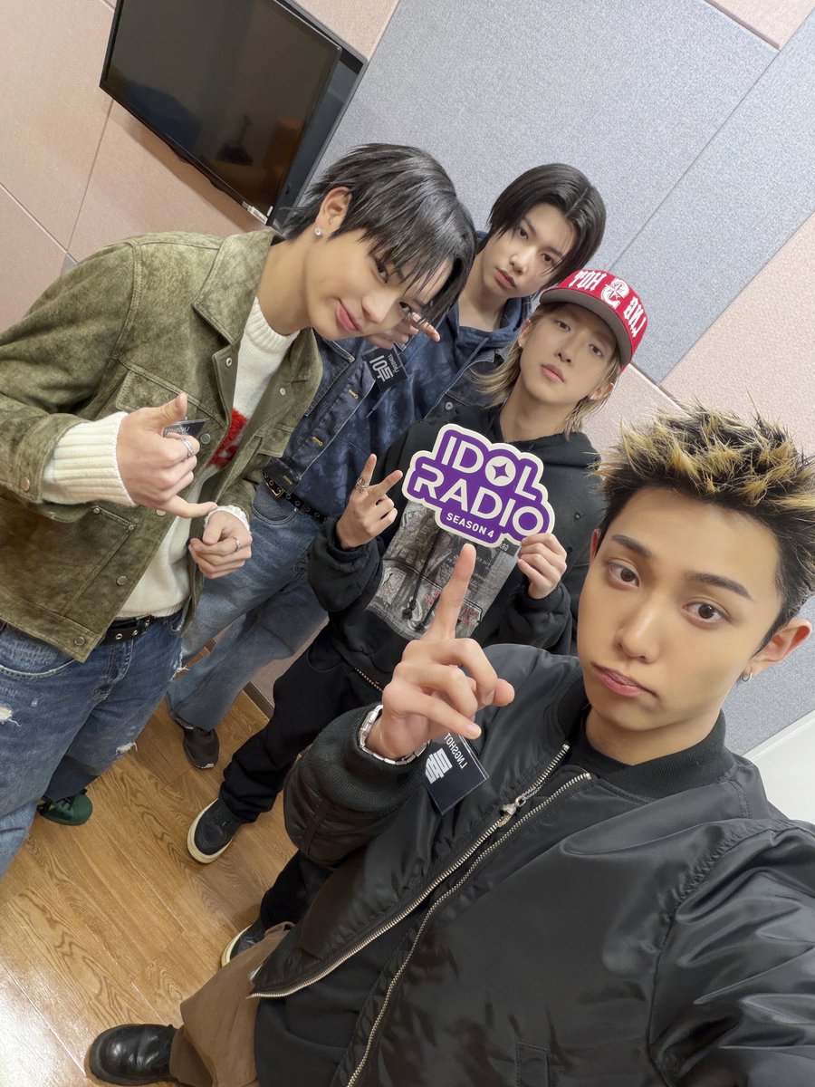idolradiokorea's tweet image. 아이돌 라디오4 #ep189 LNGSHOT (DJ 선우)와 함께하는 스트리밍 방송이 시작됐습니다
📲 아이돌 라디오 유니버스 공식 Youtube 채널에서 라이브 스트리밍
youtube.com/live/9Psqh7A2K…

@THEBOYZ_officl
@LNGSHOT4sho

#MBC #IDOLRADIO #아이돌라디오 #더보이즈 #선우 #LNGSHOT #롱샷