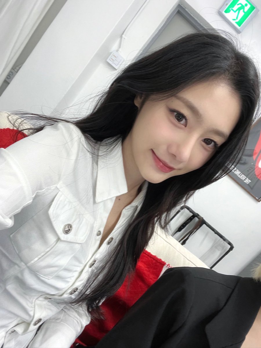 [#VENNY]

캔디스 한살 🩵