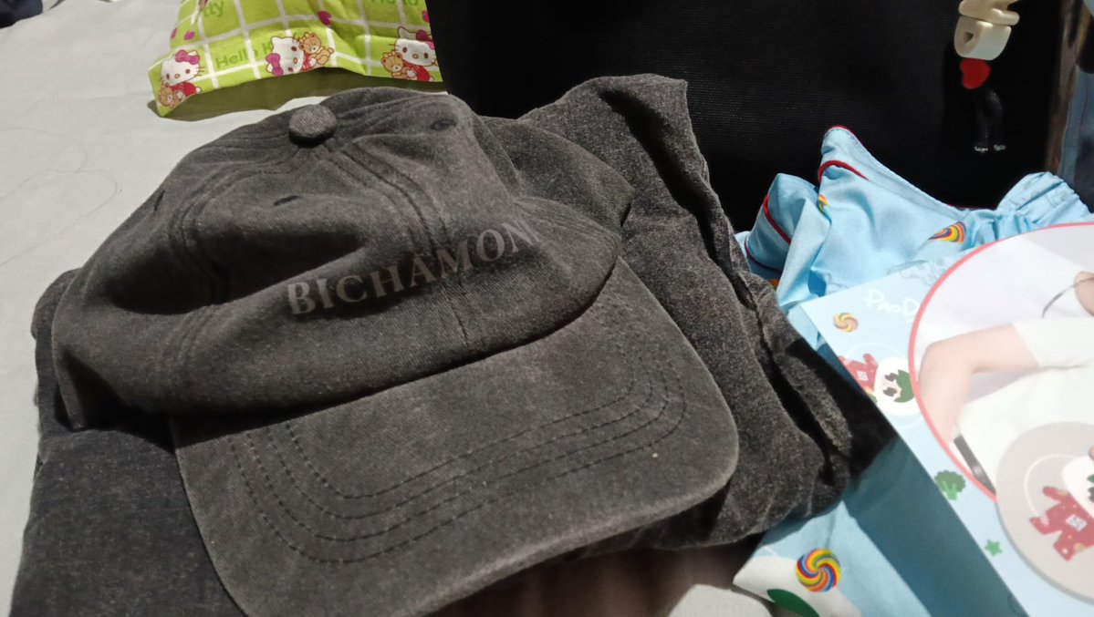 bbpp_far's tweet image. it's arrived!!! finally a long waitttt. i even got the FREEGIFT from @BichamondTH. and it's beautiful!! the paody pyjamas tooo!!! i love it! thankyou @ShopTheHap for helping me out!!!❤️☺️