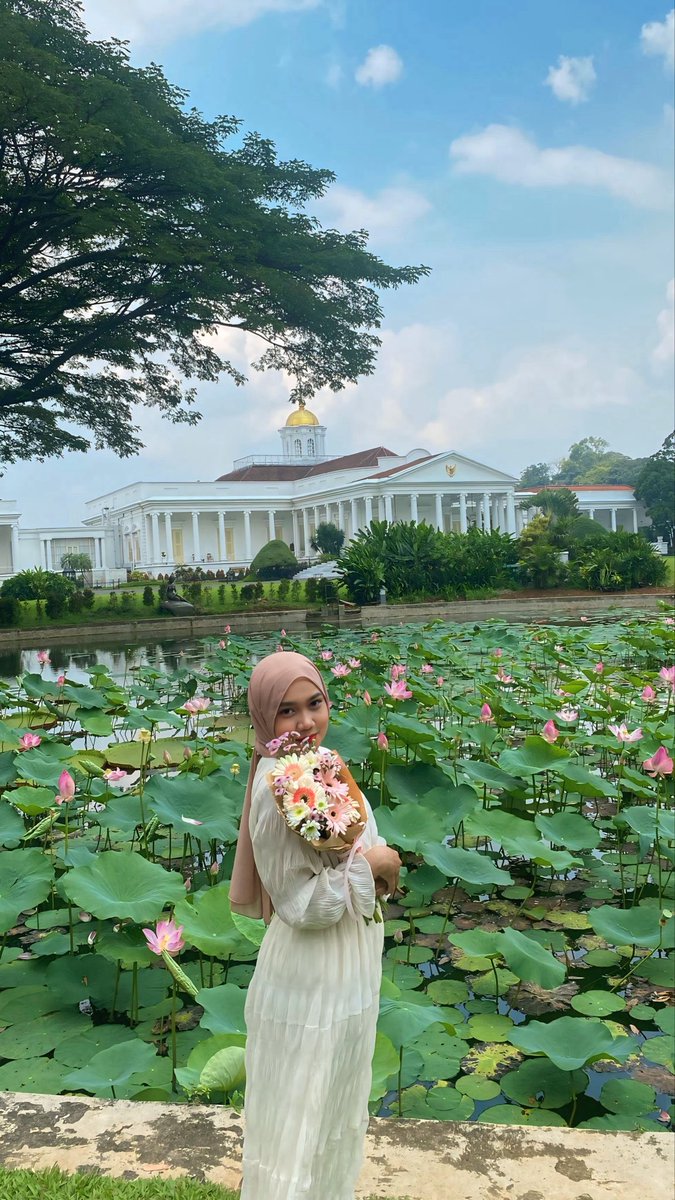 sweetirthings's tweet image. Lagi suka banget sama outfit yang kelihatan manis, adem, dan effortless. Kali ini aku mau review outfit yang aku pakai ini dan jujur… cakepnya di luar ekspektasi 🤍

👇 lanjut yaa