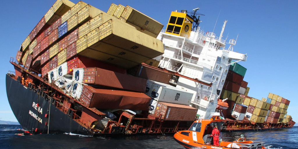 New IMO safety rules now require all container losses at sea to be reported by ships and observers from 1 January 2026. 👇

🔗 tinyurl.com/3d5eerpd

#Shipping #GlobalTrade #RiskManagement #Globy