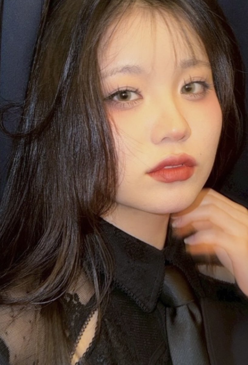 Lsun586's tweet image. KOHARUだけ唯一流行りの猫目じゃないしパーツ丸めなのにメイク映えする、芋にならないのは→鼻が勝ち組、丸顔で顎小さい、広め曲線おでこ、産毛が可愛い、Eライン綺麗、顔面短い頭丸い小さい、口角可愛い、人中短い、歯並び綺麗、首がしっかりある、盛り耐性抜群なのでめちゃくちゃ化けます。