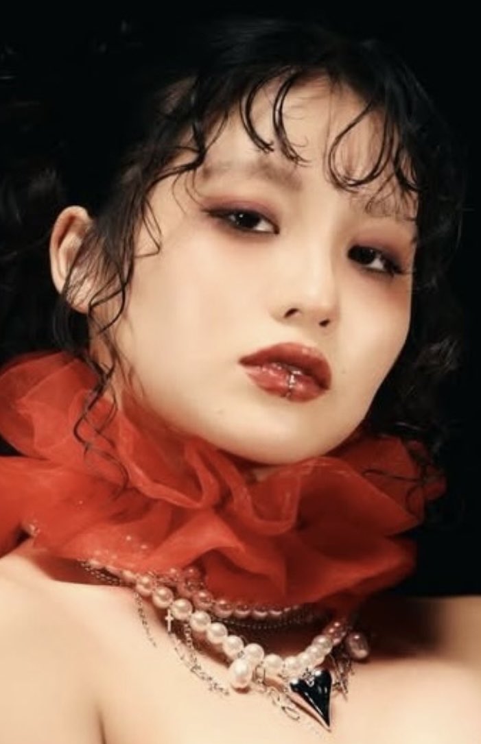 Lsun586's tweet image. KOHARUだけ唯一流行りの猫目じゃないしパーツ丸めなのにメイク映えする、芋にならないのは→鼻が勝ち組、丸顔で顎小さい、広め曲線おでこ、産毛が可愛い、Eライン綺麗、顔面短い頭丸い小さい、口角可愛い、人中短い、歯並び綺麗、首がしっかりある、盛り耐性抜群なのでめちゃくちゃ化けます。