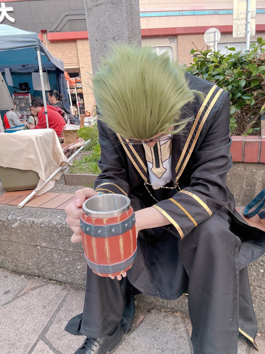 #これを見たやつは座ってる画像をあげろ