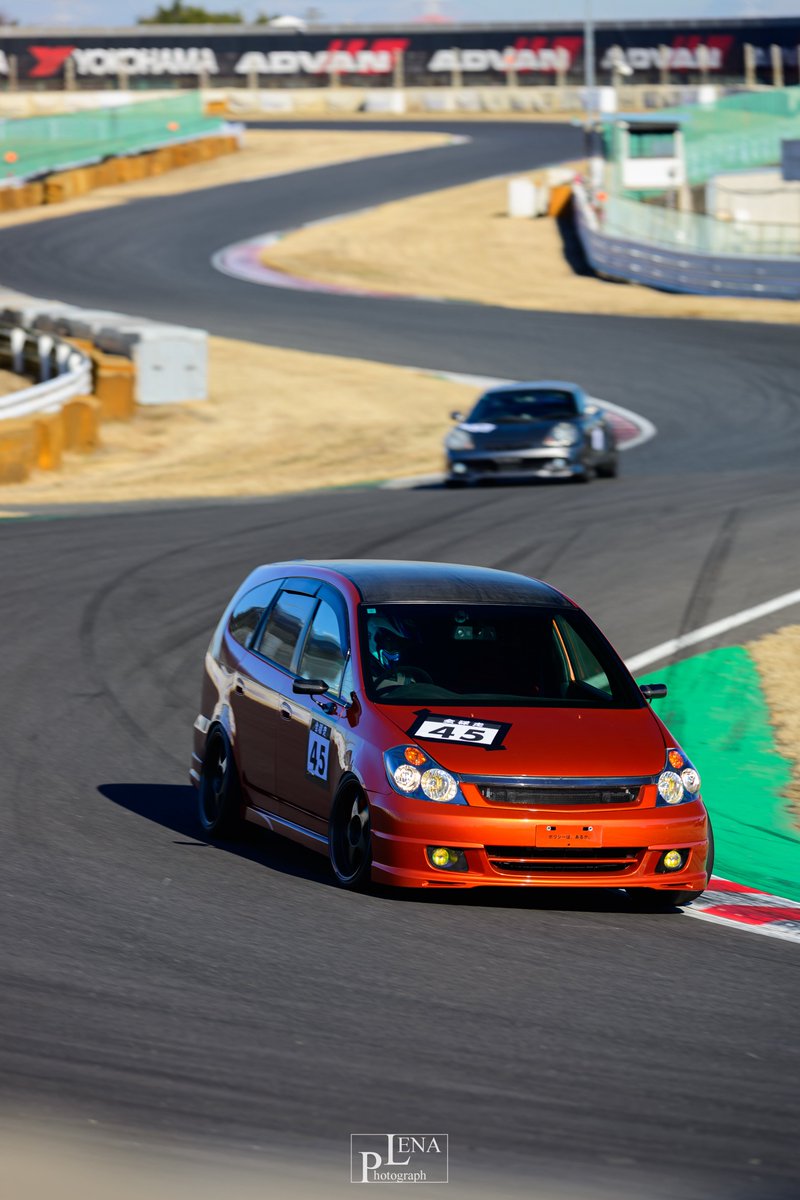 撮って頂きありがとうございます！！ 1コーナーをバックにヘアピン