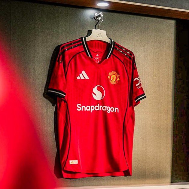 TheUTDHQ's tweet image. 🚨 Man United will play in their home kit against Man City on Saturday! ❤️👕