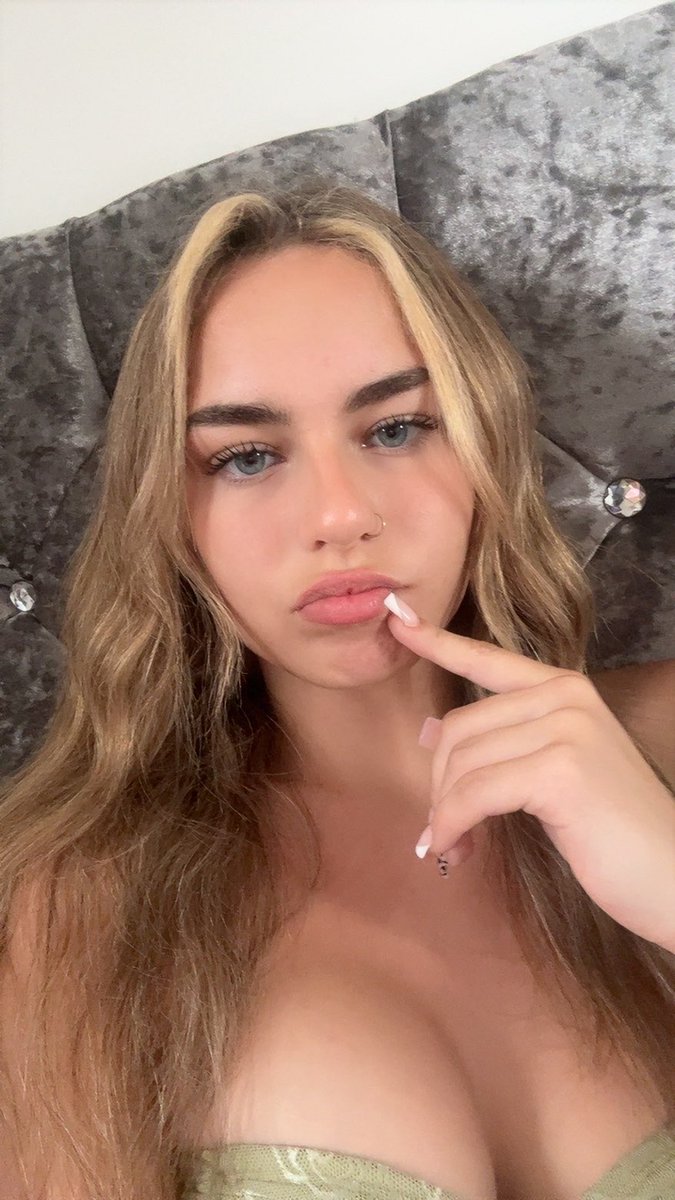 userbbb19's tweet image. add this sexy doll😫 @katiedhxox