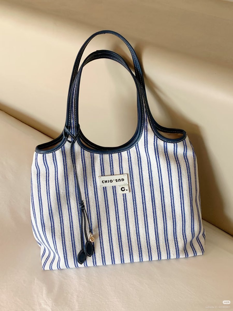 alsyncc's tweet image. this large capacity totebag fits it all: