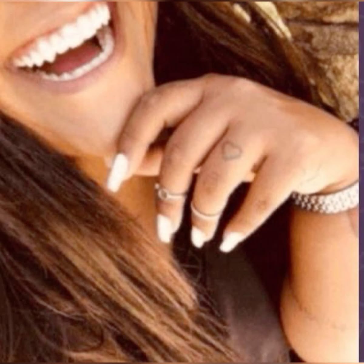 jminlerquina's tweet image. off agora uma opinião kk eu acho MUITO egoísmo vc comprar ingresso pros 3 shows "ai pq tenho condições ent eu vou" sim blz mas que vc tem kk mas tirar a oportunidade de alguém que tbm quer muito ir é sim falta de caráter e fodaseee quem pensa ao contrário