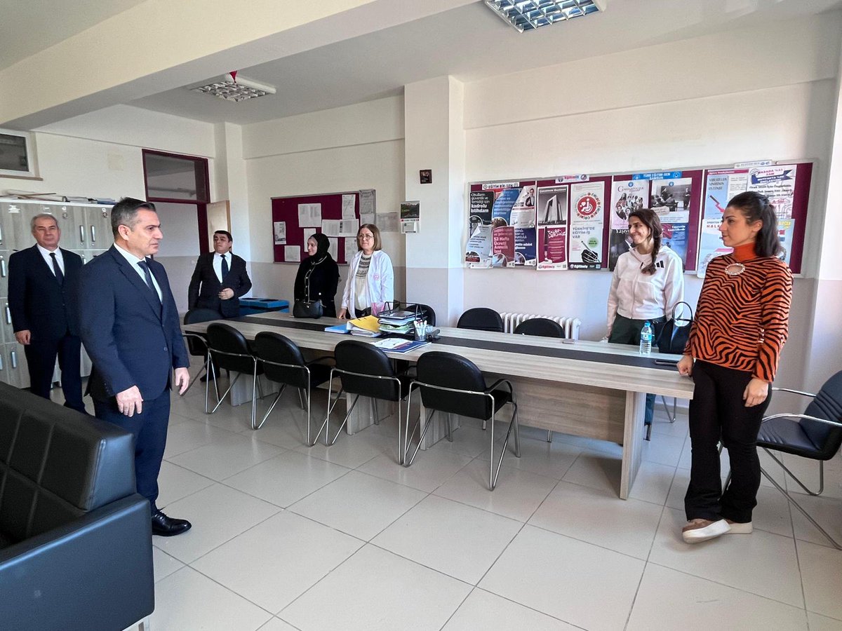 Bafra ilçemizde bulunan Mesleki ve Teknik Anadolu Liselerinin okul müdürleri, Kaymakamımız Sayın Mustafa ALTINPINAR’ın öncülüğünde; İlçe Millî Eğitim Müdürümüz Sayın Mehmet DEĞERMENCİ, şube müdürlerimiz ve okul müdürlerinin katılımıyla  toplantı gerçekleştirmiştir. <a href="/bafrakaymakam/">Bafra Kaymakamlığı</a>