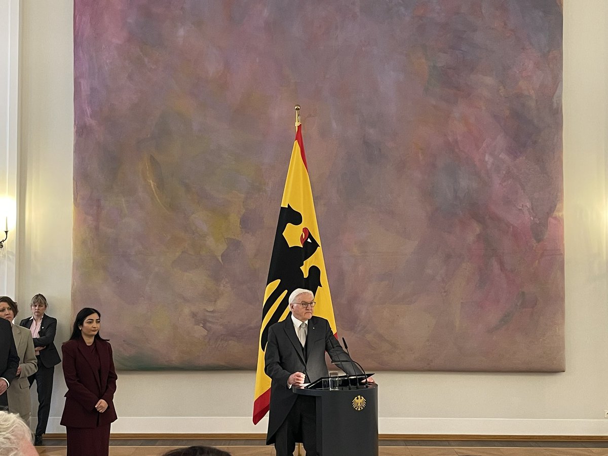 adiasakiqi's tweet image. Ehre, am Neujahrsempfang des Bundespräsidenten, Frank Walter Steinmeier teilzunehmen. Deutschlands Rolle in der Welt 🌍 hat sich gewandelt: Mehr Verantwortung, mehr Gestaltung. 
Kooperation ist dabei zugleich unsere Aufgabe und unsere Chance. 🇦🇱🤝🇩🇪