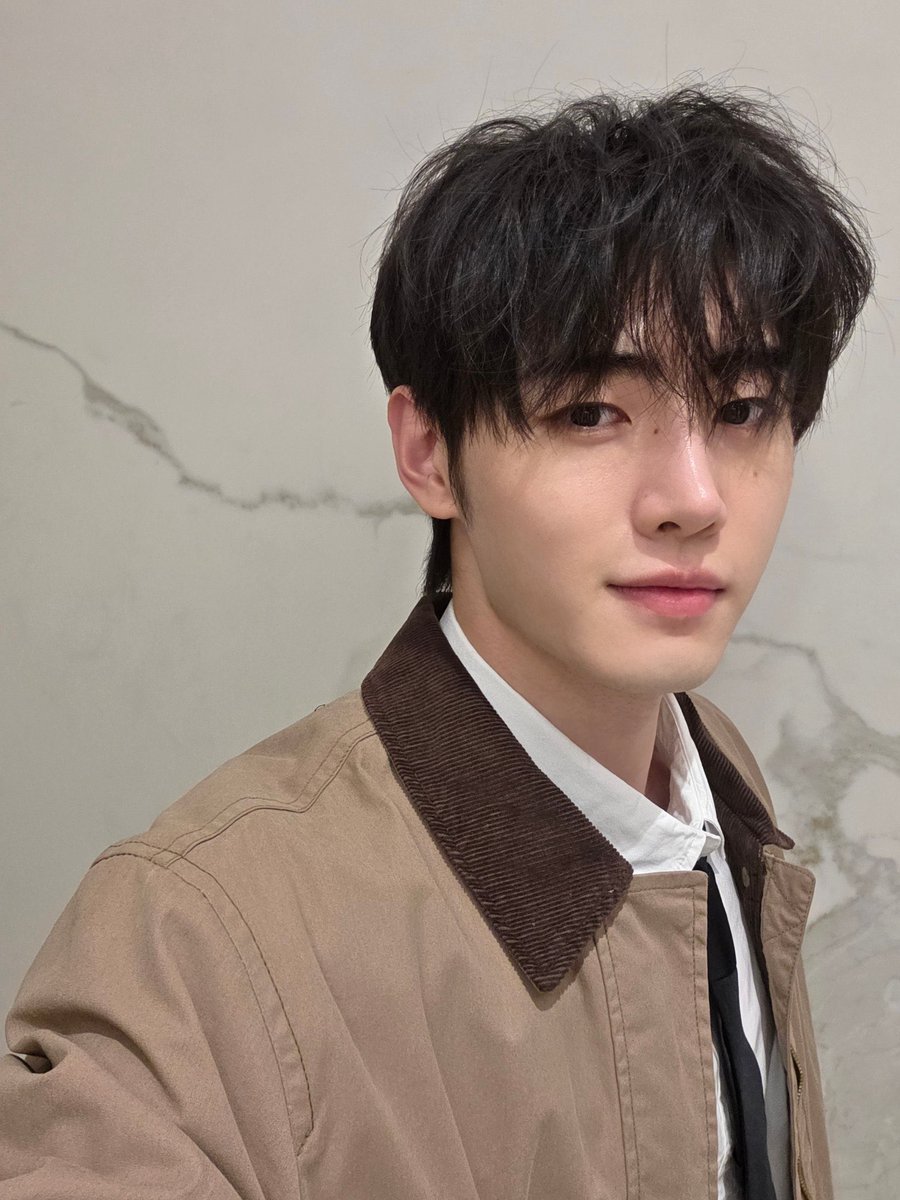 ipeunoos's tweet image. pogi so much