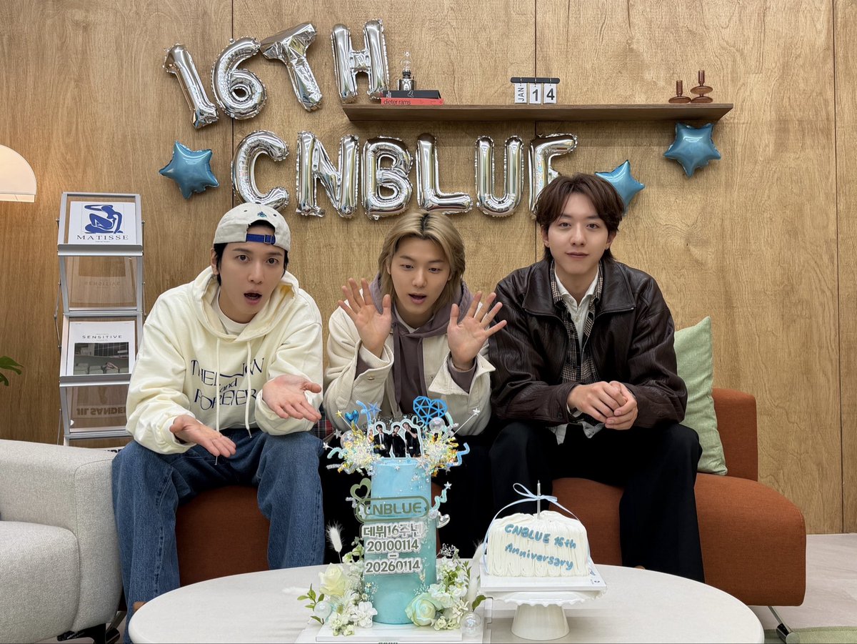 official_CNBLUE's tweet image. [📸] 💙CNBLUE 16th Anniversary LIVE💙

16년간 곁을 지켜준 BOICE
앞으로도 오래 함께해요💙

#CNBLUE #씨엔블루 #CNBLUE_16th_Anniversary