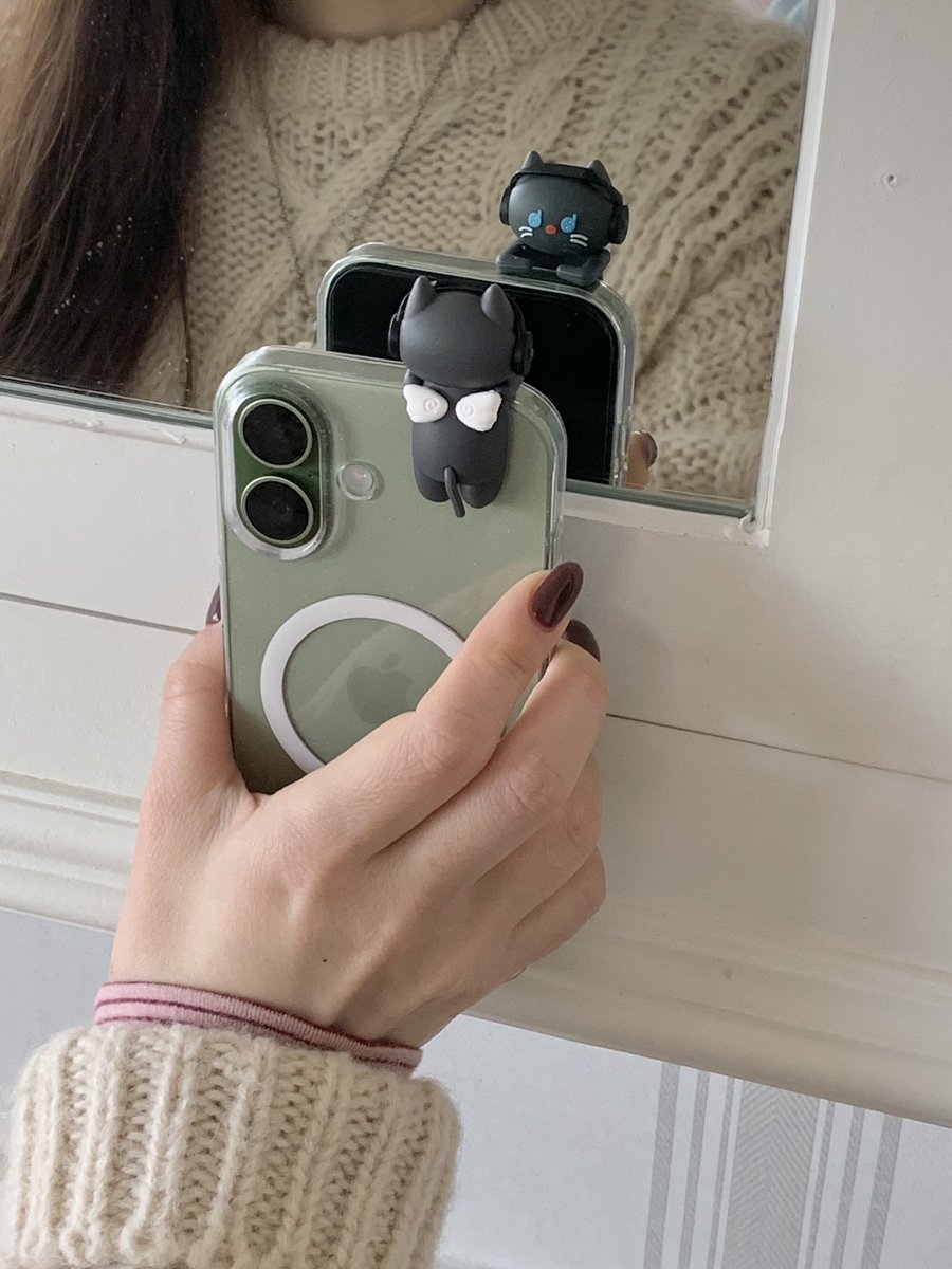 olivet_official's tweet photo. #rt 추첨 한 분께 폰 피규어를 보내드려요! 

Olivet cat phone figure 🐱
음악을 듣고 날개를 달고 있는 올냥이를 휴대폰에 심어보세요 〰️

🔗 https://t.co/ttHBWJwePz https://t.co/xstIHAtYzf
