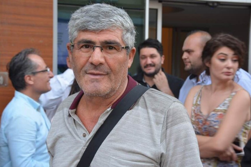 İnsan Hakları Derneği İzmir Şubesi’nin eski Eş Başkanı, insan hakları savunucusu ve avukat Ali Aydın’ın, her sabah yürüyüş yaptığı güzergahta uğradığı saldırı sonucu yaşamını yitirmesi hepimizi derinden sarsmıştır. Ali Aydın yalnızca bir avukat değil; yaşamını hak, adalet ve