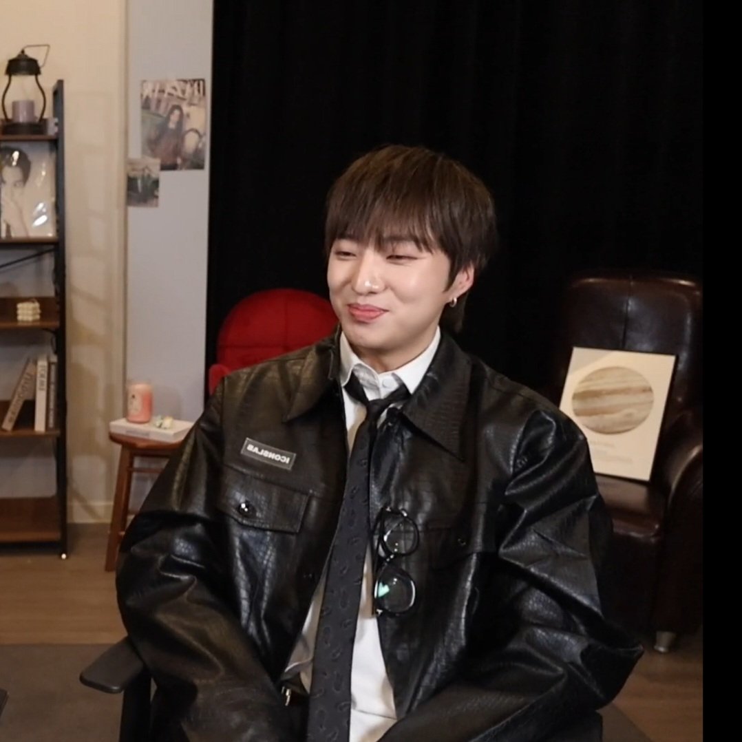 youth_yours4's tweet image. 이 아기 여우 뉘기예요?