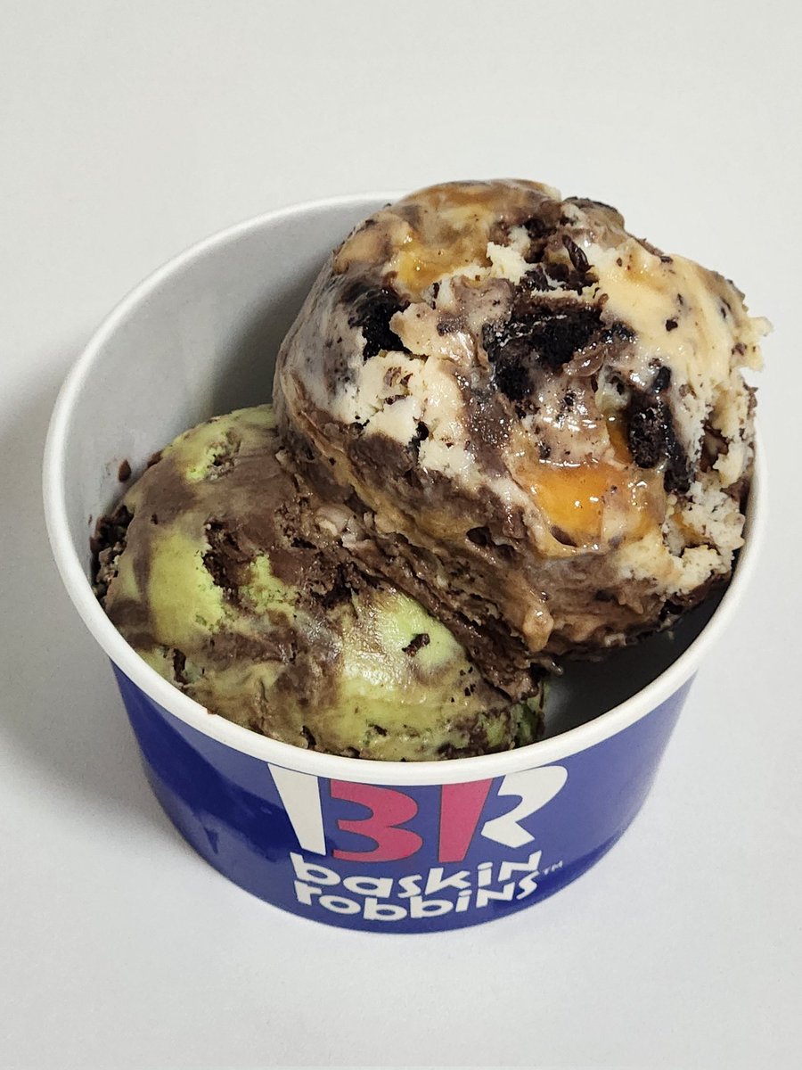 #쿠우밥
배라 두바이스타일초콜릿 ..
위에는 サーティワンオールスターズ 
맛있당😁