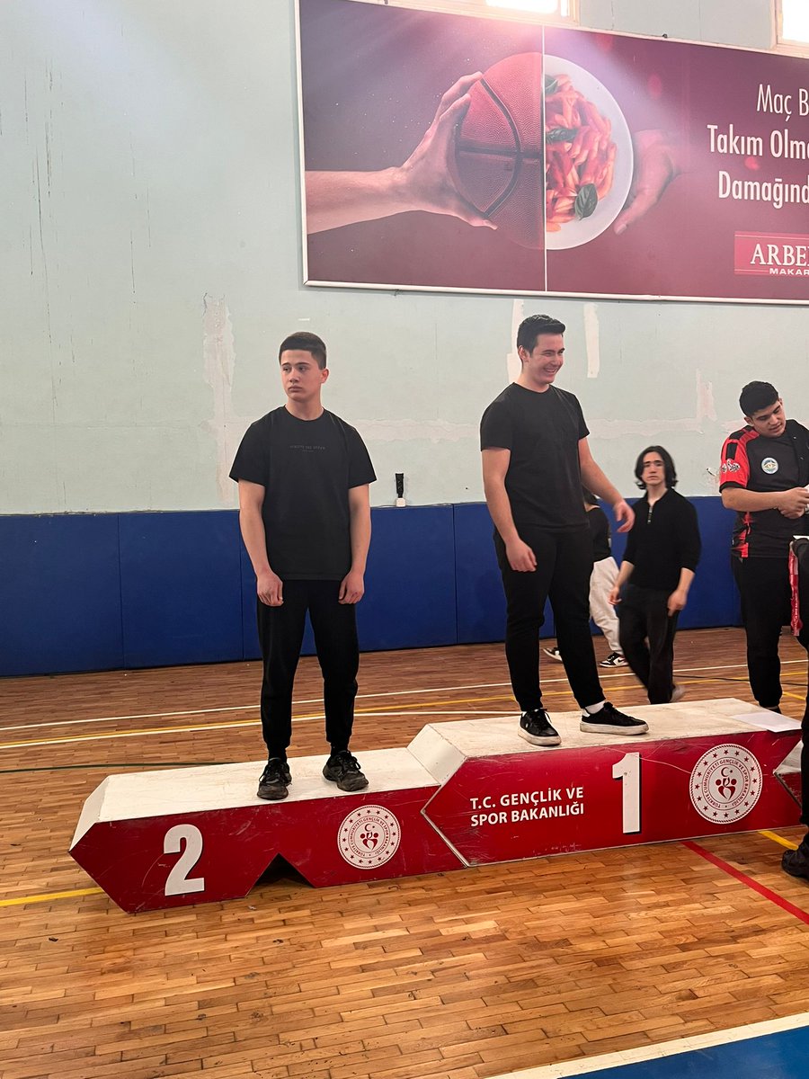 Okulumuz öğrencilerinden Mehmet ŞENSOY, bugün gerçekleştirilen Bilek Güreşi Sol Kol İl Müsabakalarında gösterdiği üstün performansla il ikincisi olmuştur.

Öğrencimizi elde ettiği bu önemli başarıdan dolayı tebrik ediyor, başarılarının devamını diliyoruz. 🏆💪