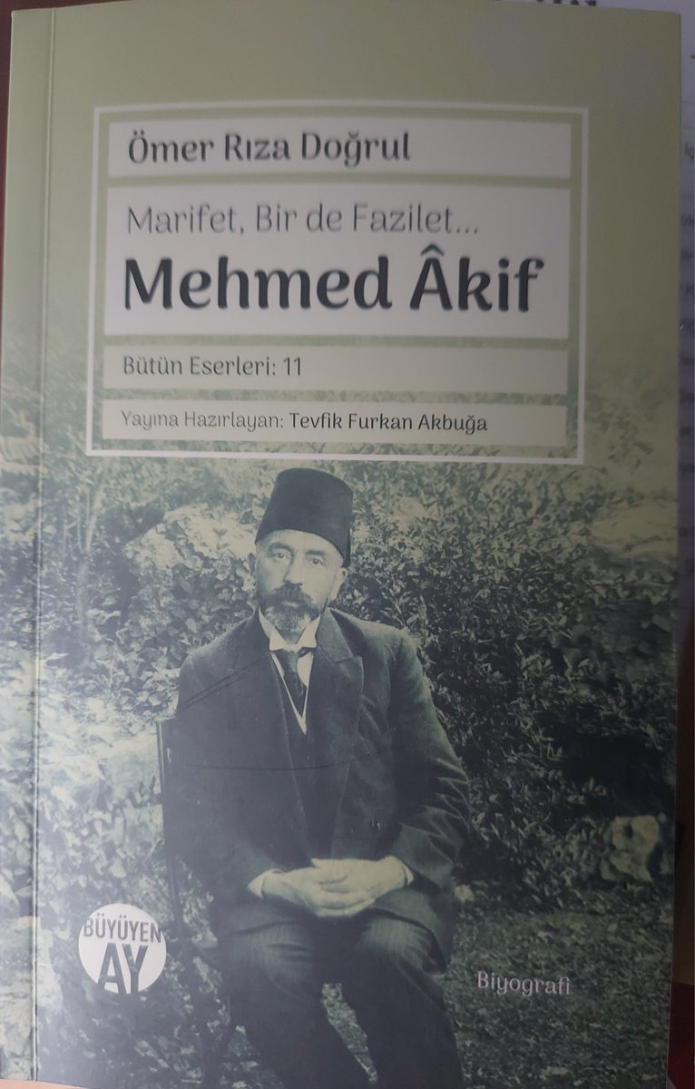ÂKİF AHLÂK TİMSALİ BİR ADAMDIR!

Damadı Ömer Rıza Doğrul, merhum Âkif için şunları yazıyor: "Halk açlıkla pençeleşirken tokluktan zevk alanları dünyanın en hamiyetsiz adamları sayardı. Hatta arkadaşlarından birinin evinde yarım çuval şeker gördüğü için onunla selamı kesmişti".