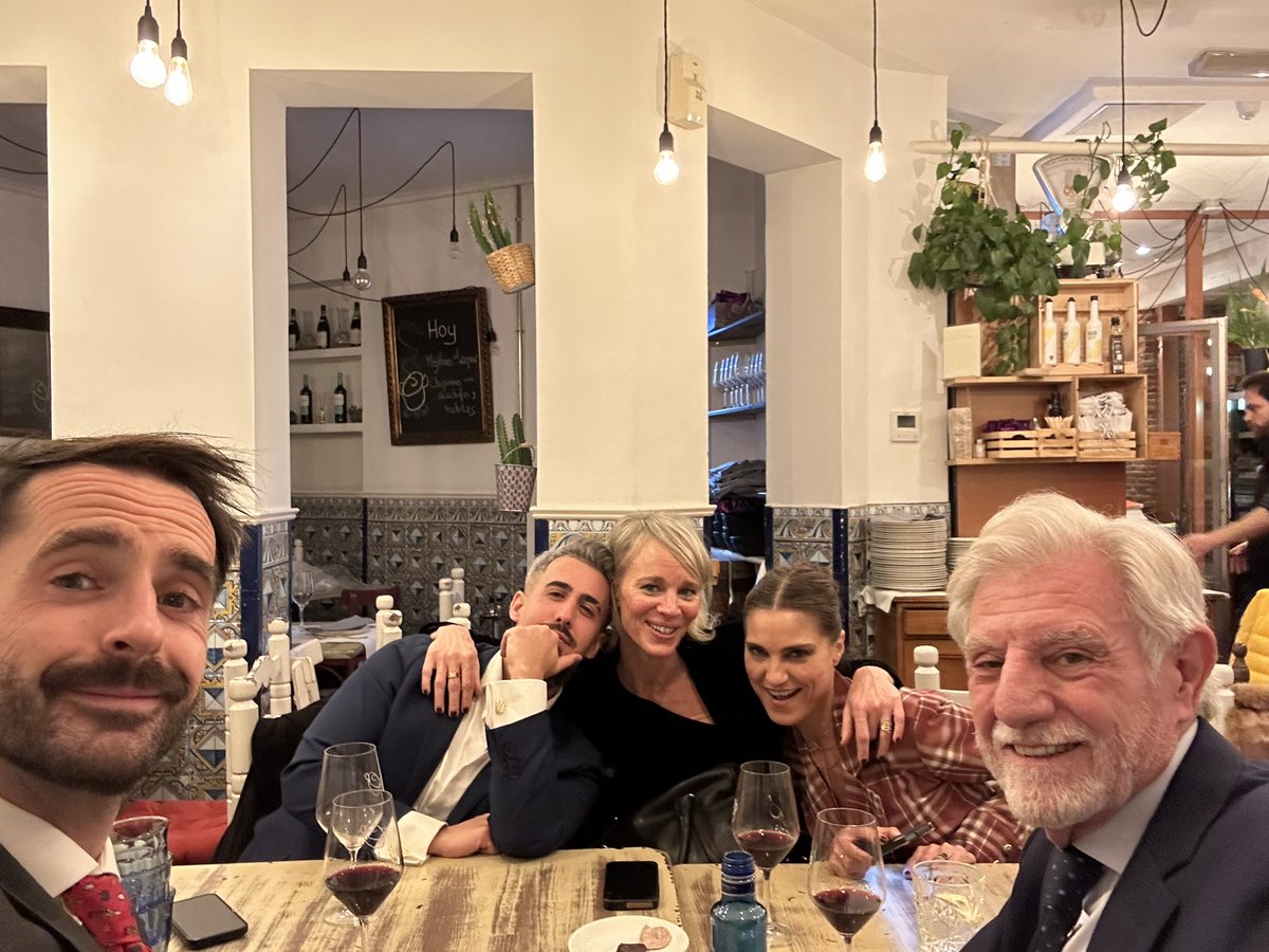 AdrianJ_Saez's tweet photo. Todos a vivir a Zenda. 
Con el Capitán y todos los amigos

#premioszenda @perezreverte @zendalibros @serviolamar @mjsolanofranco @caleroje @karinasainz @Granvilas https://t.co/3Kk9sBj5iD