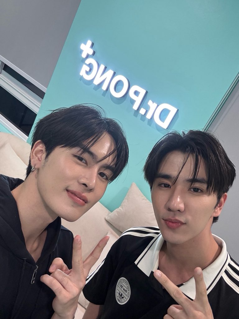 Ppsanta's tweet image. ฝาก @drpongofficial กับทุกคนไว้ด้วยนะครับ อยากบอกว่าเพิ้ดต้าใช้ทุกวัน และเป็นสิ่งที่ขาดไม่ได้จริงๆ  มี Dr.Pong ไว้ก็เหมือนมี Dr.Perth และสารบำรุงแซนต้าไปอยู่ด้วยนะครับ ยังไงฝากด้วยนะครับบ🖤🤍🤟🏻
@perthppe 

PERTHSANTA PRESENTER DRPONG 

#DRPONGxPERTHSANTA