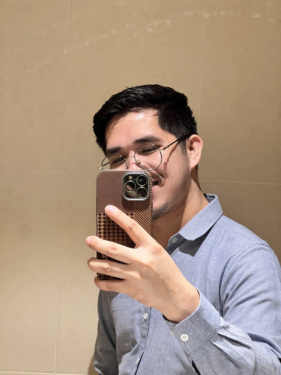 Detached tweet media