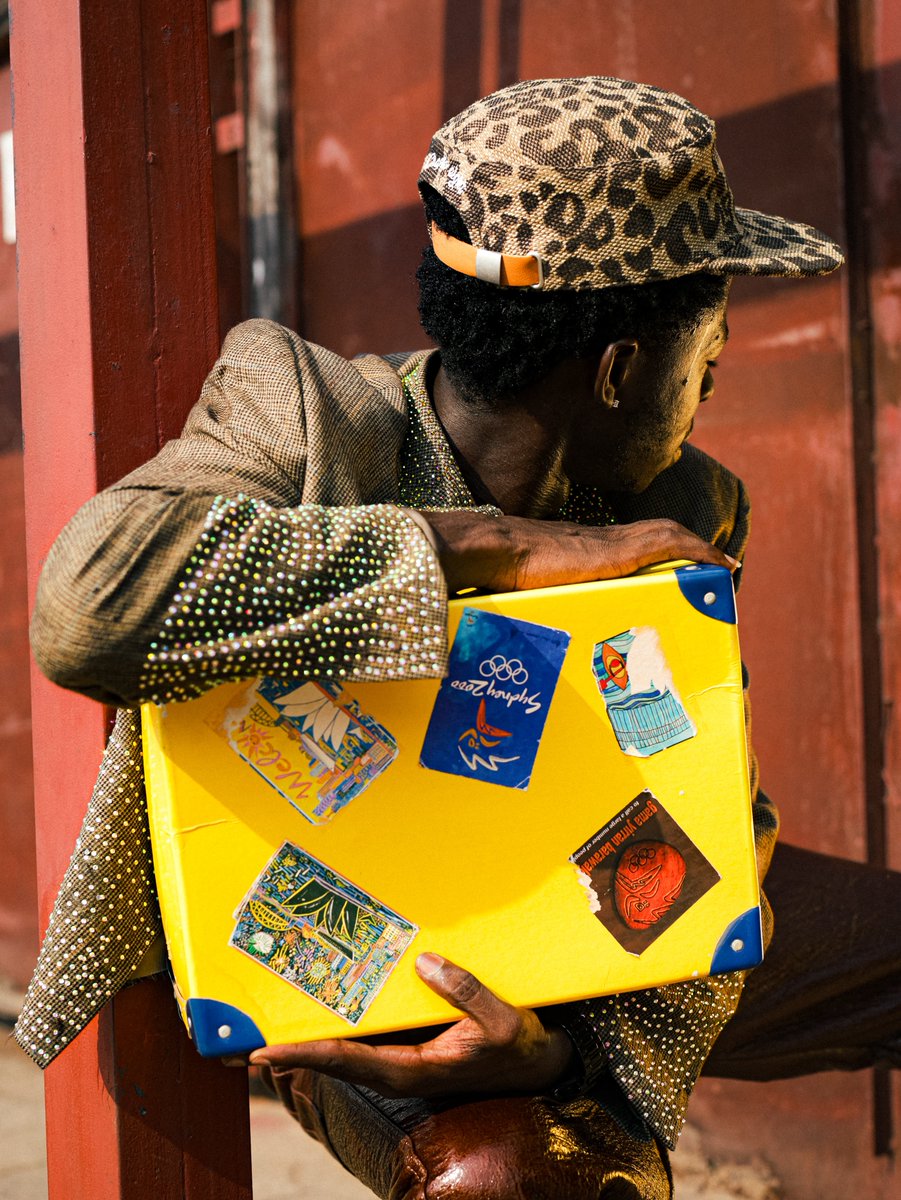 nextjumprrr's tweet photo. WHAT’S IN THE YELLOW SUITCASE???

December 2025

Photographed by @nextjumprrr 

S/o my bros @TheeVyyne &amp; @Rixxin_ https://t.co/72FdopuDCi