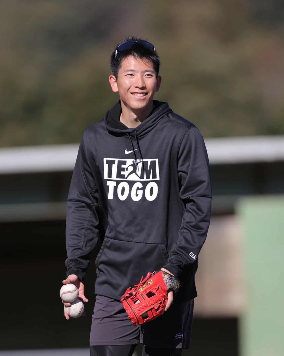 戸郷翔征 投手が自主トレで着用しているウェア「TEAM TOGO」を
