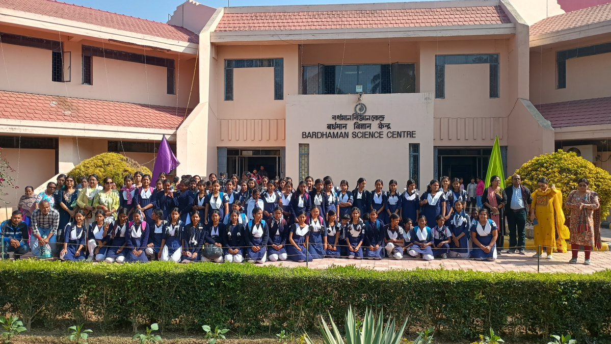 DscBardhaman's tweet photo. Students of Polba Girls High School are exploring @DscBardhaman  a unit of @ncsmgoi  @MinOfCultureGoI . Please Visit the Centre. We are happy to offer you everyday from 09:30 am to 06:00 pm.
#ScienceExcursion #ScienceCentreVisit #SchoolVisit https://t.co/BAgiIrdO3G
