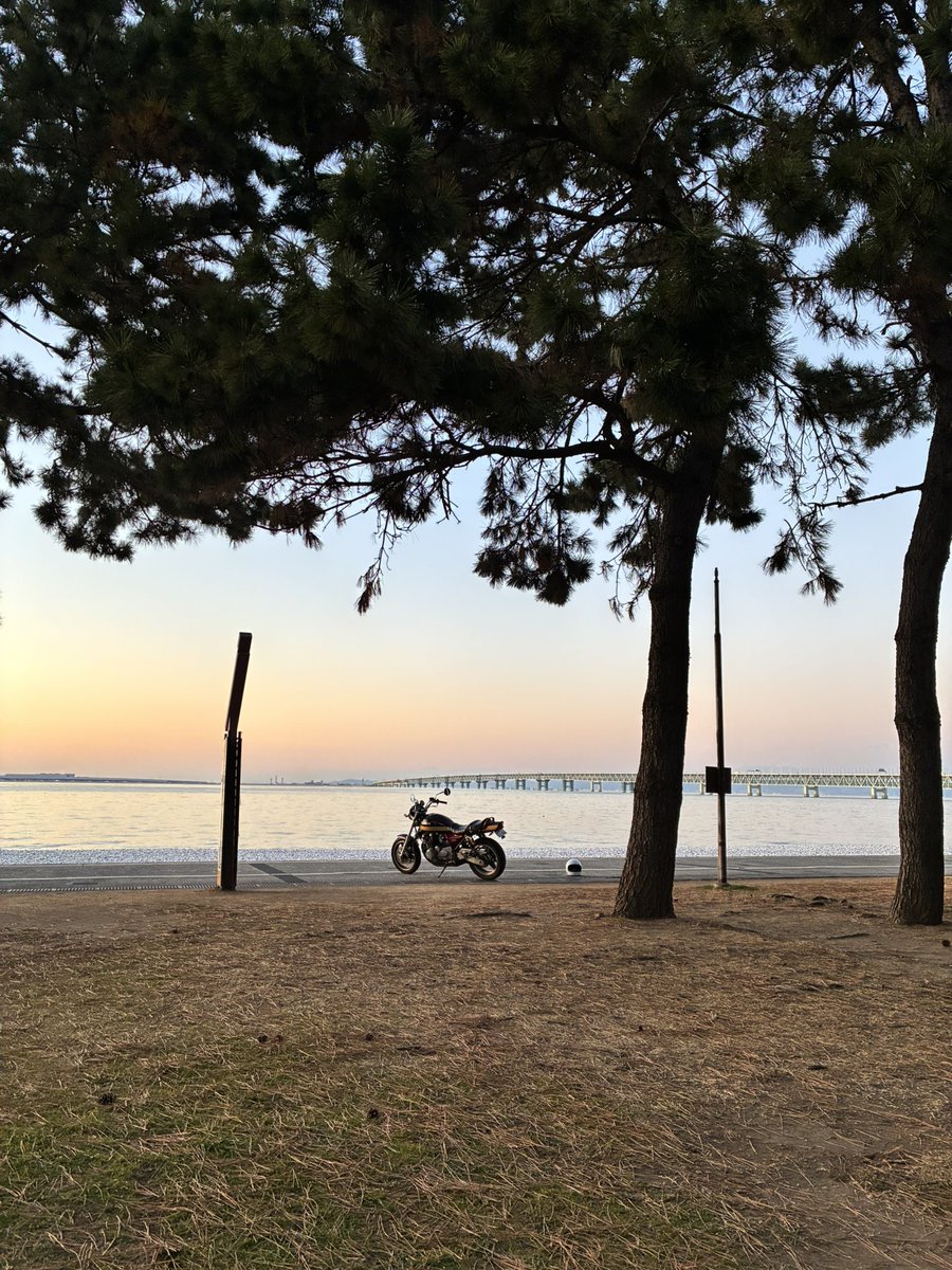 750ajZ's tweet photo. 天気が良かったのでやっぱりきてもーた。
気温に関わらず単車はやっぱ最高です。

#ゼファー750 https://t.co/HEnzXHreC3