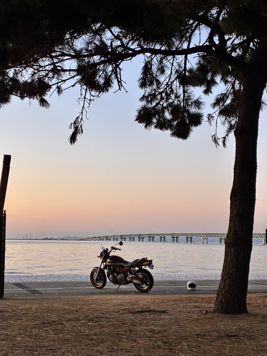 750ajZ's tweet photo. 天気が良かったのでやっぱりきてもーた。
気温に関わらず単車はやっぱ最高です。

#ゼファー750 https://t.co/HEnzXHreC3