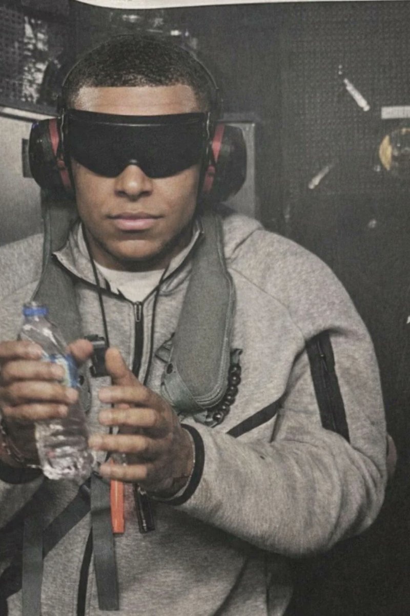 TrollFootball's tweet image. 🚨🚨 Last night, US forces captured Real Madrid dictator Mbappe, citing “authoritarianism,” following the deposition and execution of Xabi Alonso.