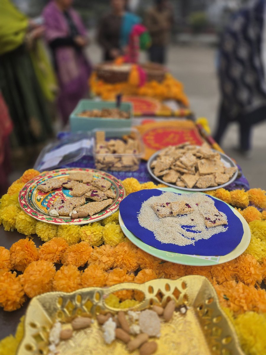 drsimritaa's tweet photo. @AvdheshanandG @AcharyaSabha @HariharAshram @kishorekaya @FoundationLadli @narendramodi @AmitShah @EkatmaDham @pushkardhami @DrRPNishank @myogiadityanath Pranaam Pujya Swami Ji  
Happy Makar Sankranti https://t.co/SeA9VR1nFy
