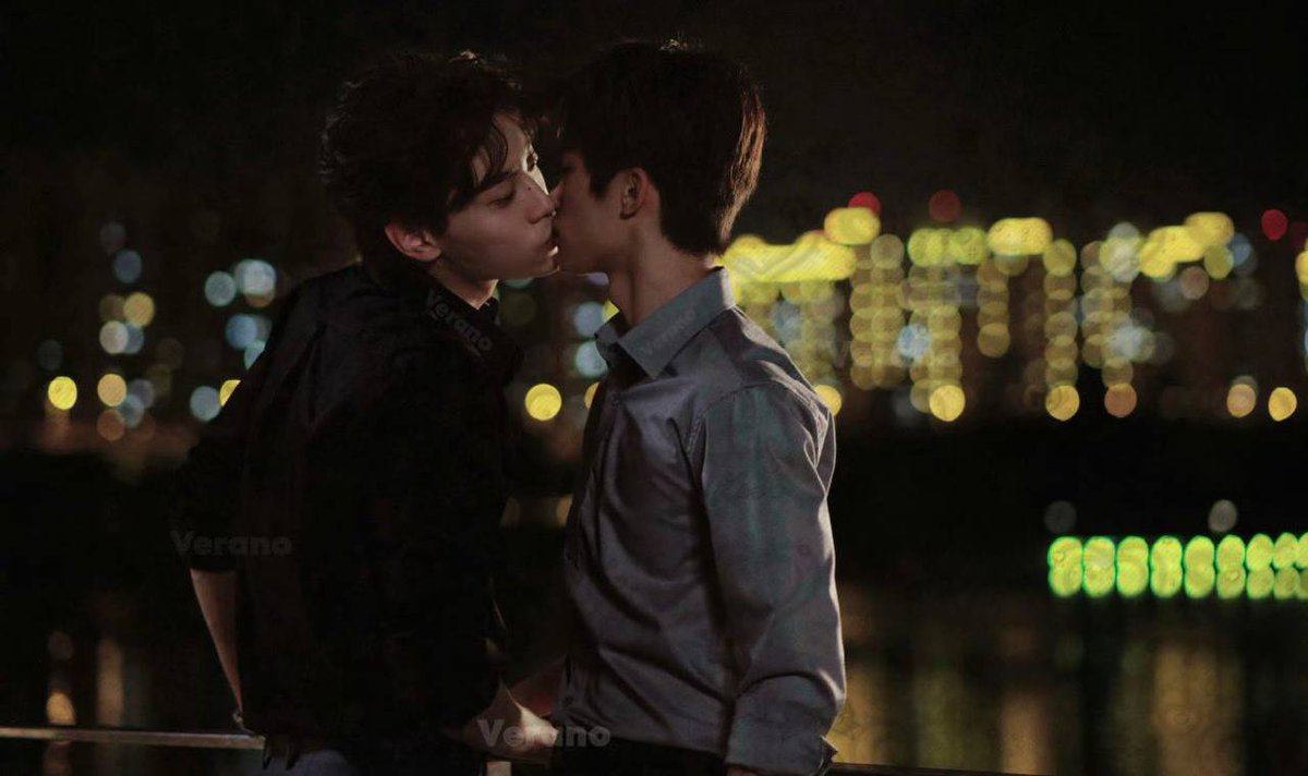 OMG THE 1ST PICTURE ?!?? ZIYU KISSED TL TOO ???