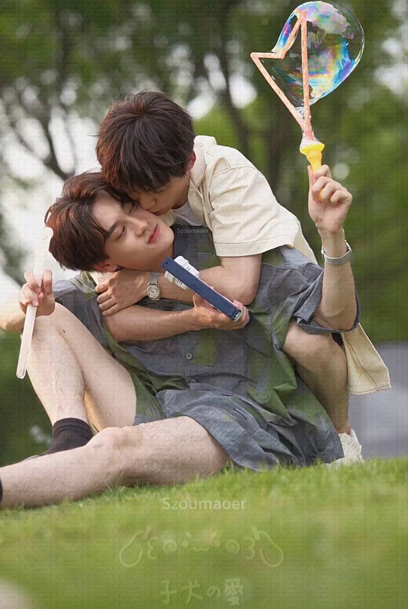 tianyu9702_'s tweet image. OMG THE 1ST PICTURE ?!?? ZIYU KISSED TL TOO ???