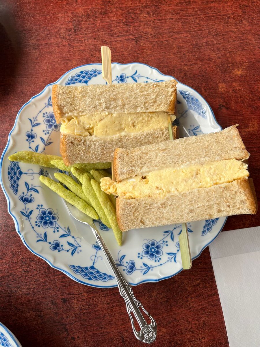 lc575able's tweet image. 懐かしい昭和風の喫茶店でランチを頂きました。鳥取市浜村エスマート隣の「ボン」です。

店内はおしゃれな感じで、ジャズが流れる落ち着いた雰囲気です。昔はよくこんな店に通っていました。

ナポリタン、カレーライス、厚焼き卵サンド、コーヒーを二人で注文。それぞれ　500円とリーズナブルです。