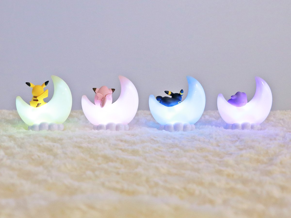 pokemon_pdc's tweet image. ◒ #ガシャポン 情報◒

#バンダイ さんから「おっきなお月さまライトマスコット」が今月登場.ᐟ
ピカチュウ・ピッピ・ブラッキー・メタモンの全4種類がラインナップ🌙
すやすや眠るポケモンたちと優しい光は、見ているだけで癒されるね～🌟

くわしくはこちら👇
gashapon.jp/products/detai…