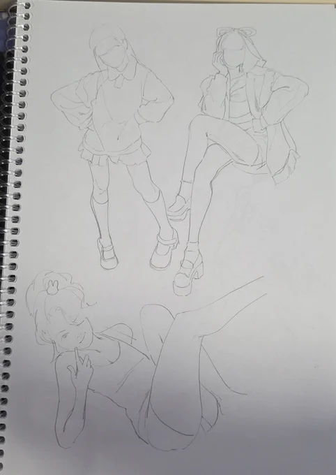 최근에 그림 안올린지 좀 됐는데 크로키랑 드로잉공부 + @ 하고 있어서 그만... . 