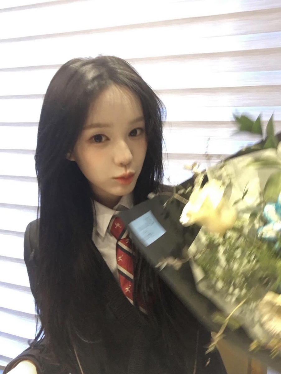 deratma's tweet image. ㅤ
ㅤ
💌ㅤ❮ㅤ #ZYNATION ㅤ❯
· · ·ㅤ  ⑅ㅤㅤ🐶ㅤㅤ⑅ㅤ  · · · 

💭 𝗔𝗨𝗕𝗥𝗘𝗬 write a post! 𓈒 𓈒 𓈒  ᨳ ິ
Siapa yang sudah lulus sekolah??!! ✋️✋️ Aku akuu~
 ️️
 ️️