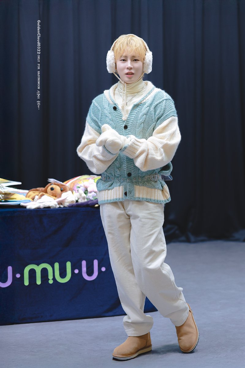 GoldenCloud0322's tweet image. 260111     
하성운 시그 팬싸       

전신도 귀여운 가나디 🩵

#하성운 #HASUNGWOON #Tell_The_World