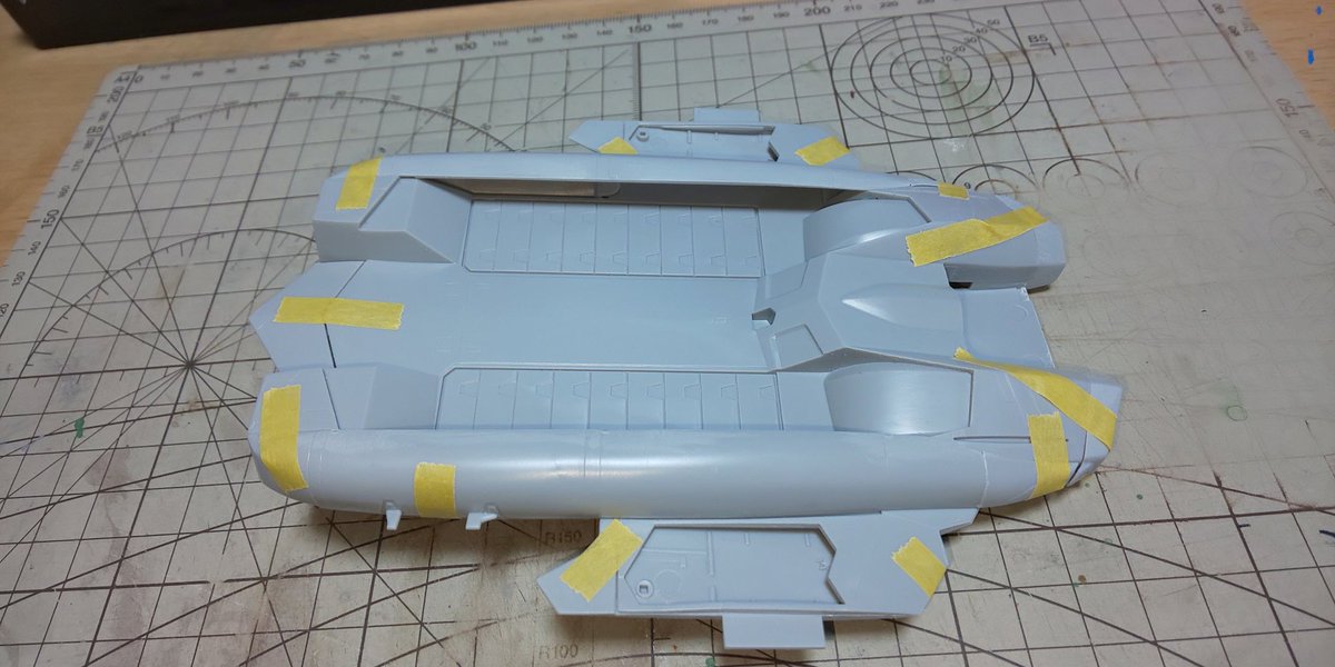 rianPSO2's tweet image. 胴体の仮組の一部をやったっぴ(。-ω-)ノ
メインノズルの上のスラスターがそのままだと外れやすそうだったので裏にプラ板で補強したりしたっぴ🐸
試しにノーズも付けてみたっぴ
なかなか大きいキットだっぴ…🐤
明日も胴体の続きだっぴ(´・ω・`)